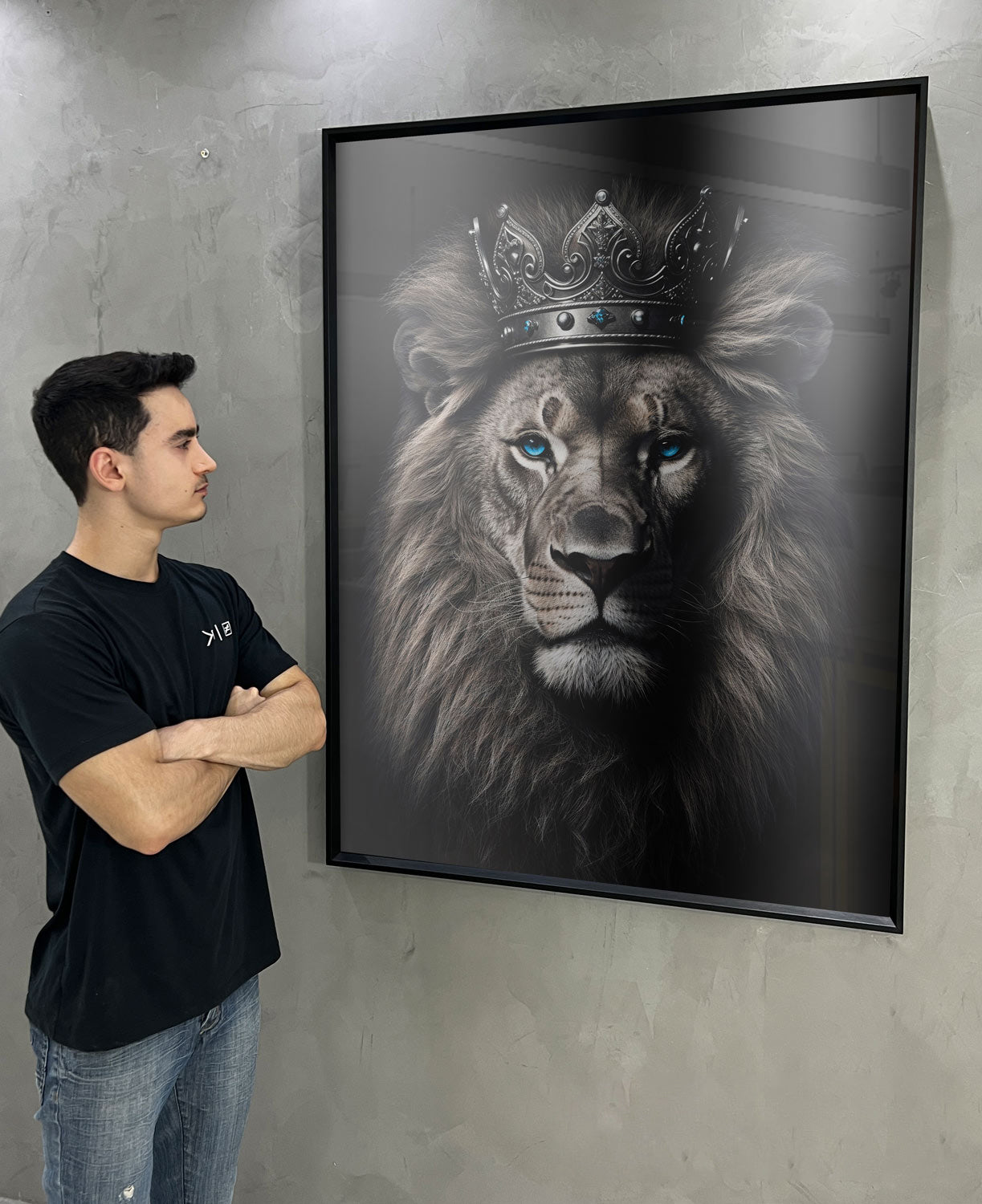 royal-lion-with-crown-canvas-print