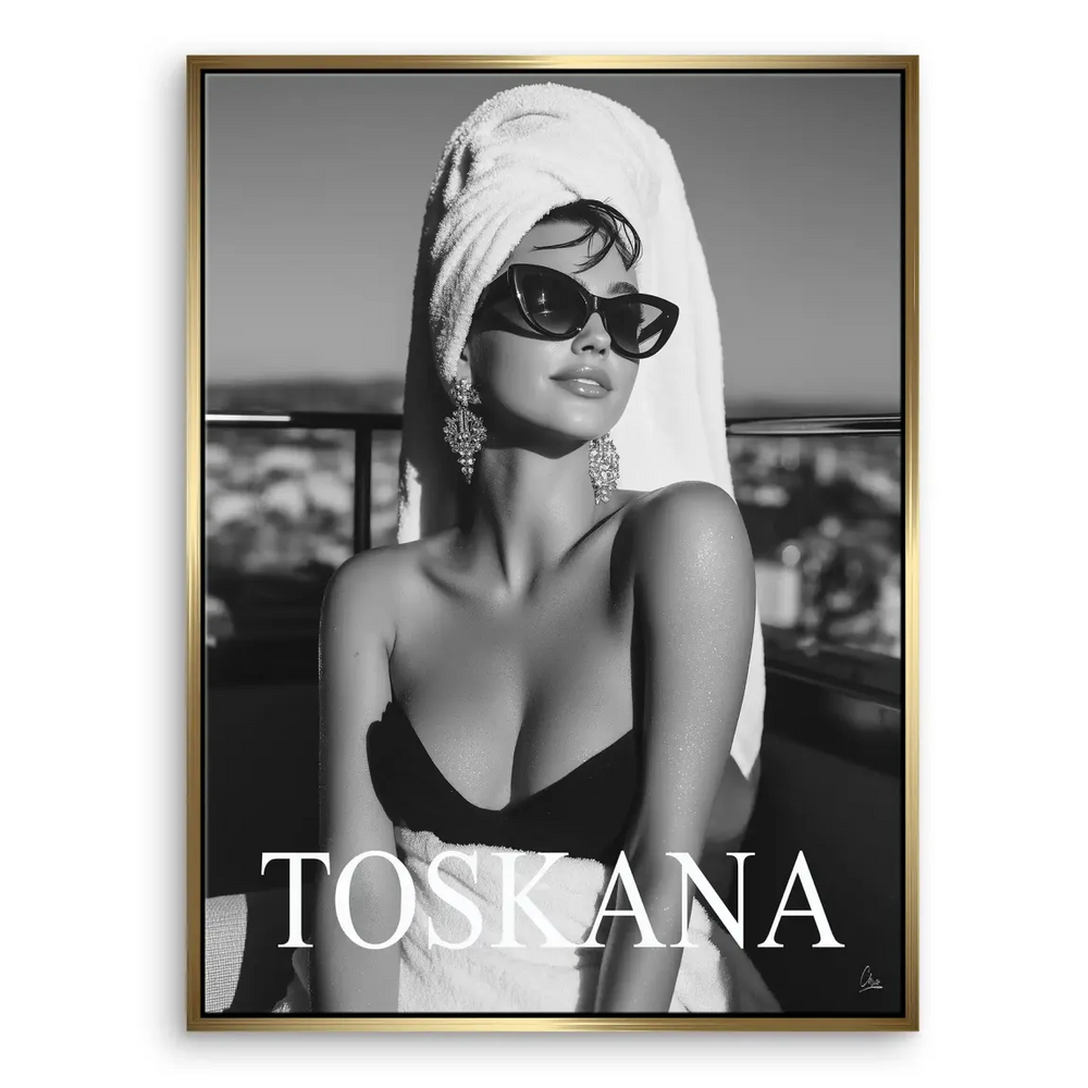 Cosmopolitan-inspired wall art with Tuscan vibe
